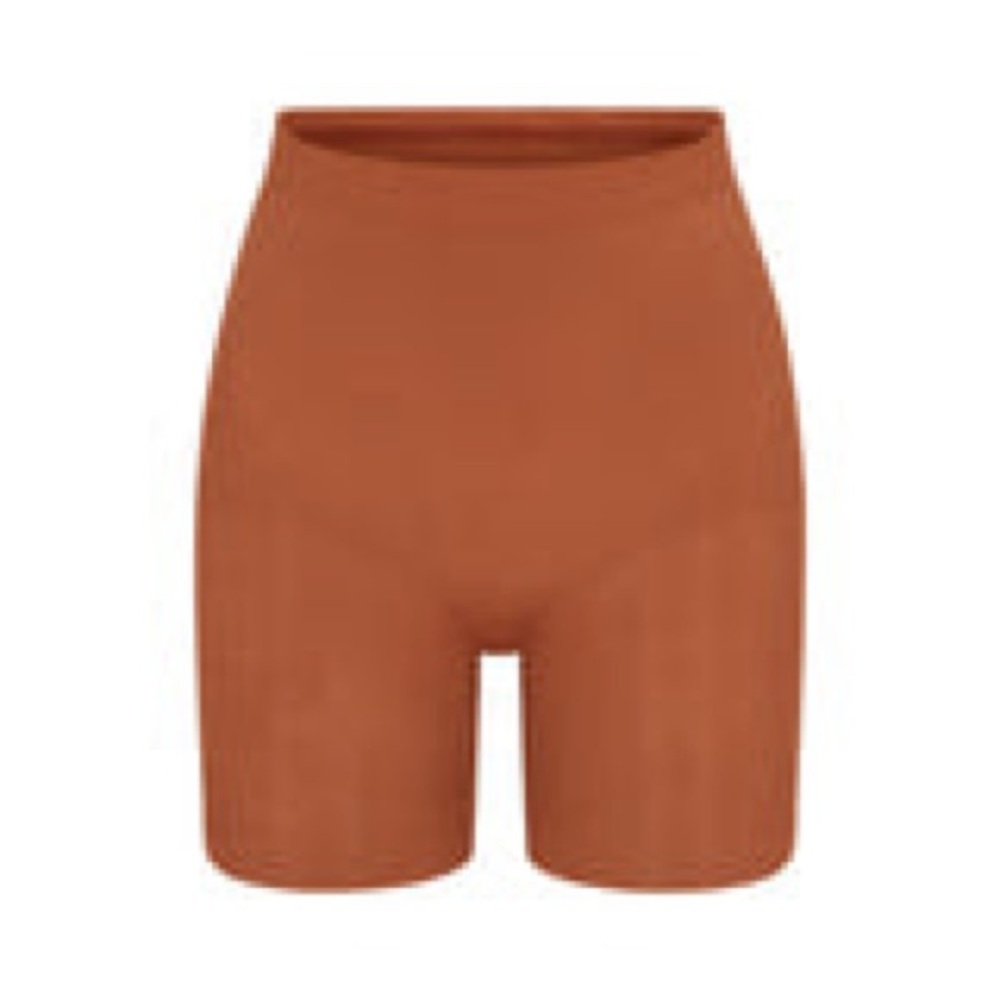 NWOT SKIMS SEAMLESS SCULPT MID THIGH SHORT